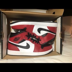 Air Jordan 1 Mid Chicago Toe (men’s Size 10.5)